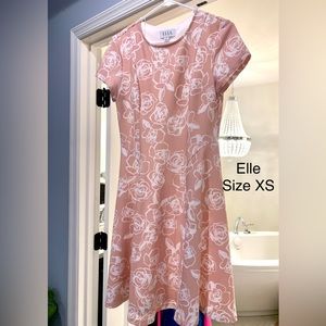 Elle light pink and white patterned flower dress